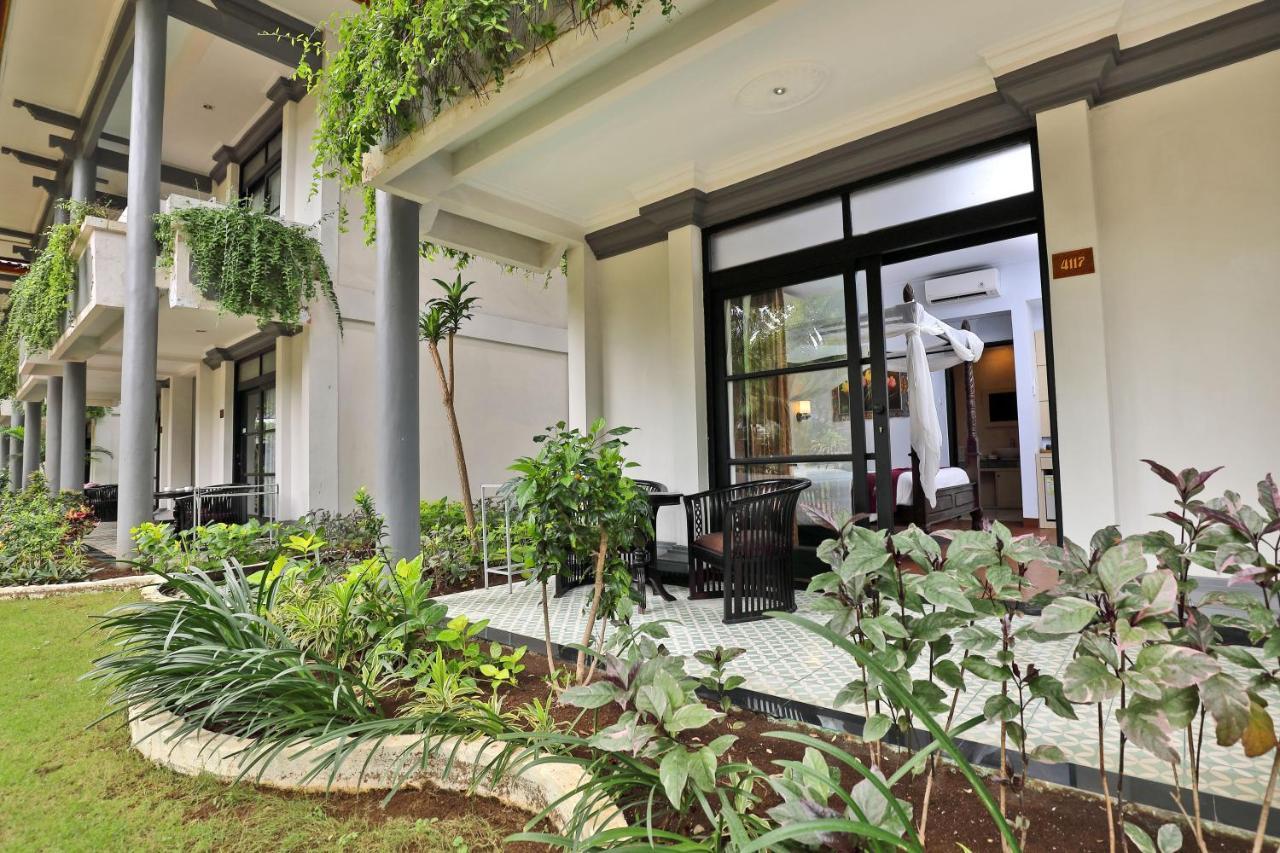 Puri Saron Hotel Seminyak Exterior photo