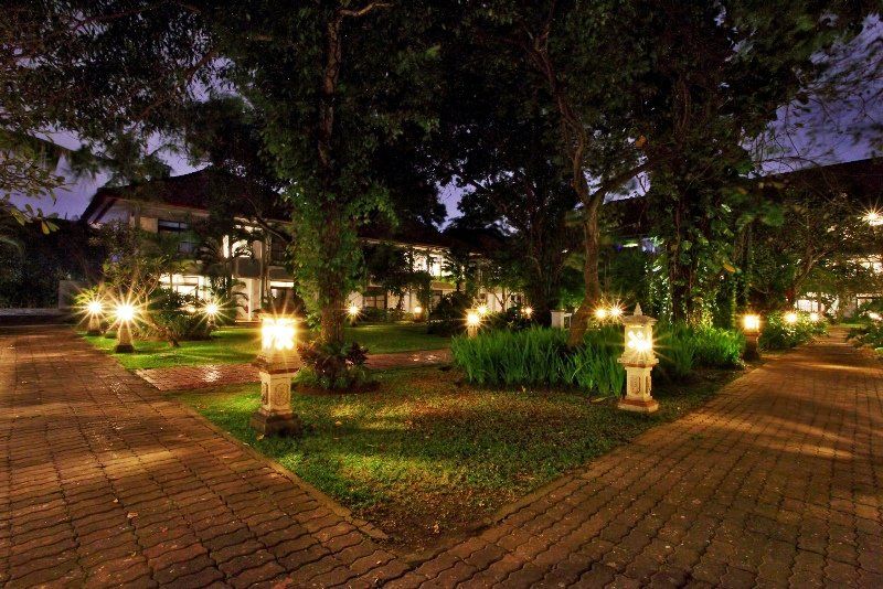 Puri Saron Hotel Seminyak Exterior photo