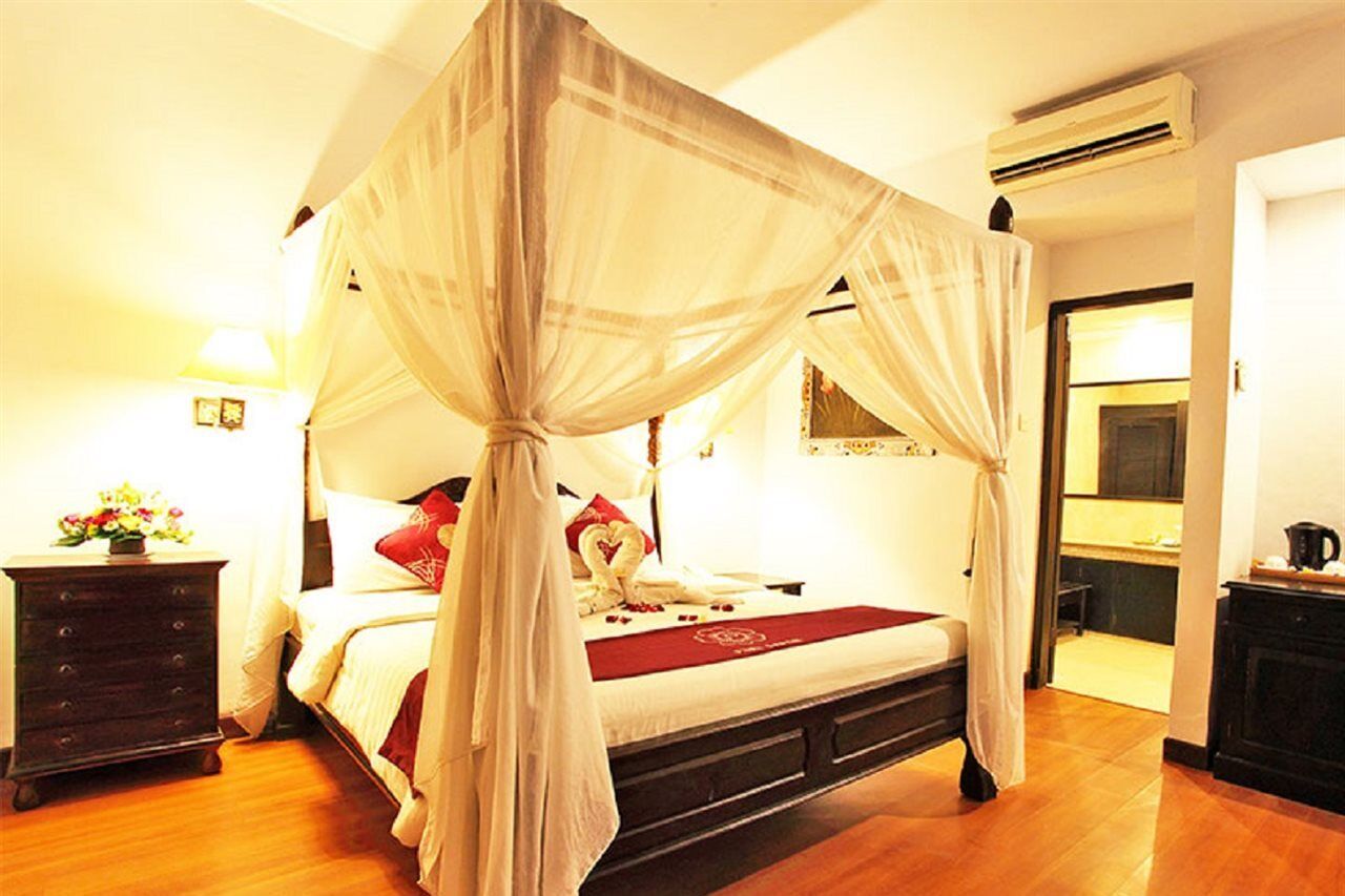 Puri Saron Hotel Seminyak Exterior photo